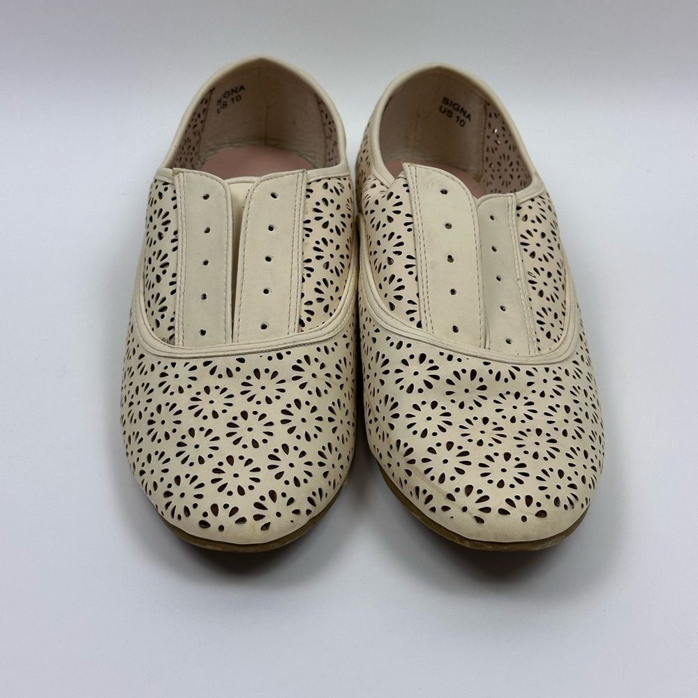 Women's Geo Floral Cut Slip On Loafers